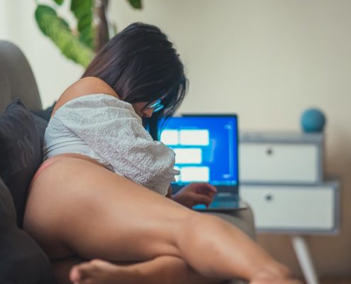 What Is Voyeurism and Why Is It Becoming Popular in Online Sex Chats