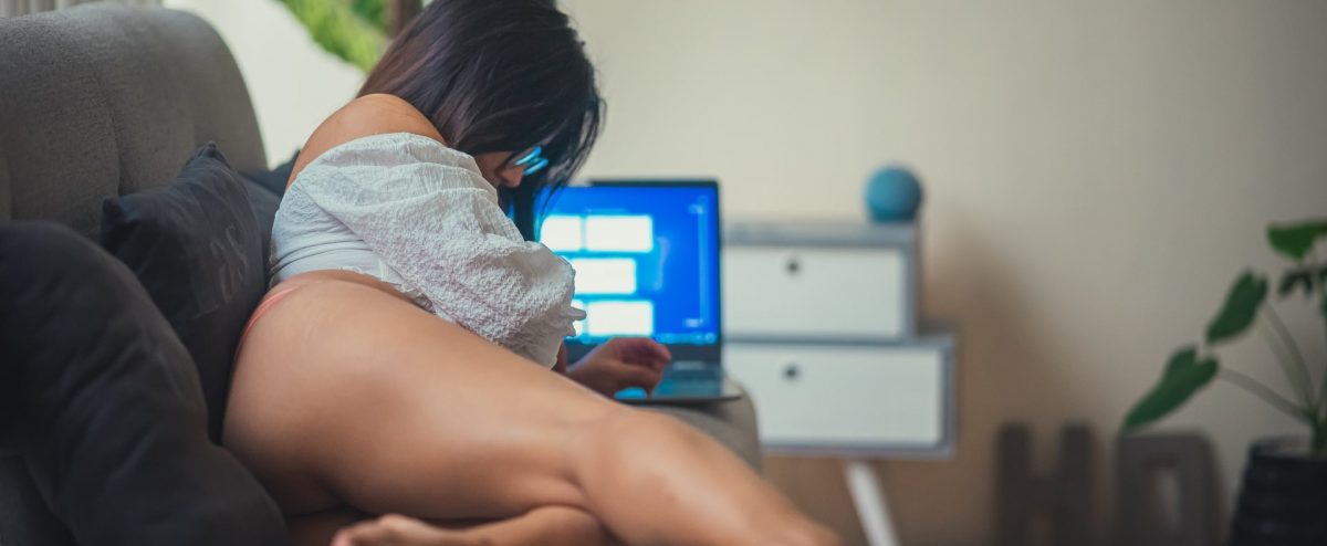 What Is Voyeurism and Why Is It Becoming Popular in Online Sex Chats