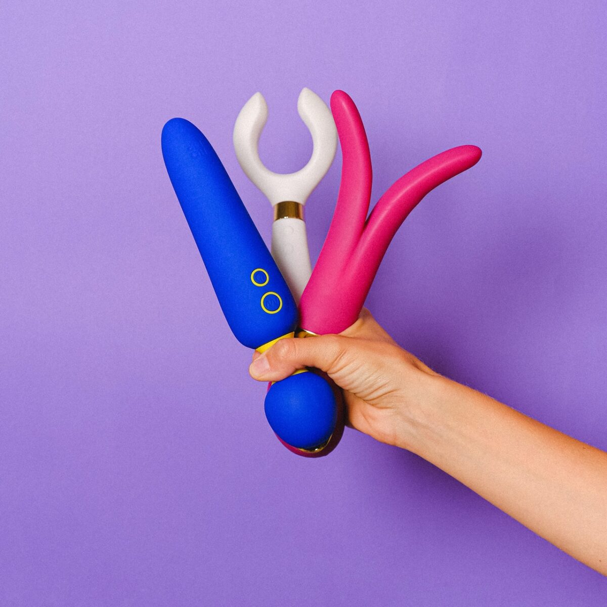 Dildos vs. Vibrators: What’s the Best Option for Skype Sex?