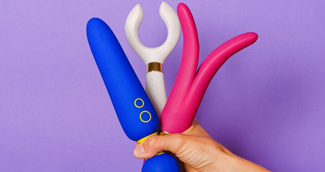 Dildos vs. Vibrators: What's the Best Option for Skype Sex?