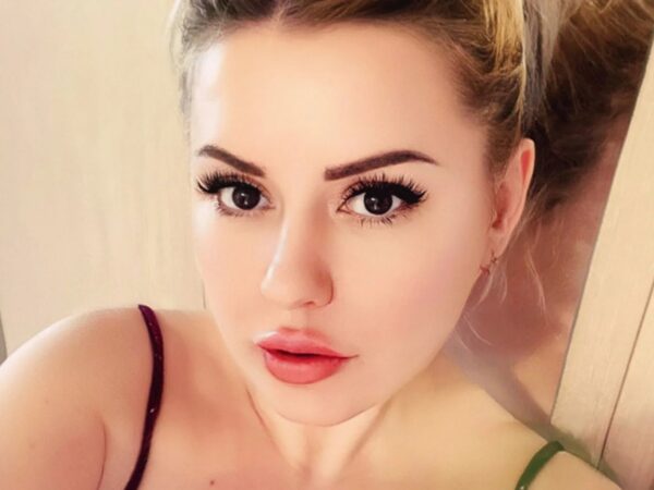 Eyes Crystall: One of the Best Skype Cam Models